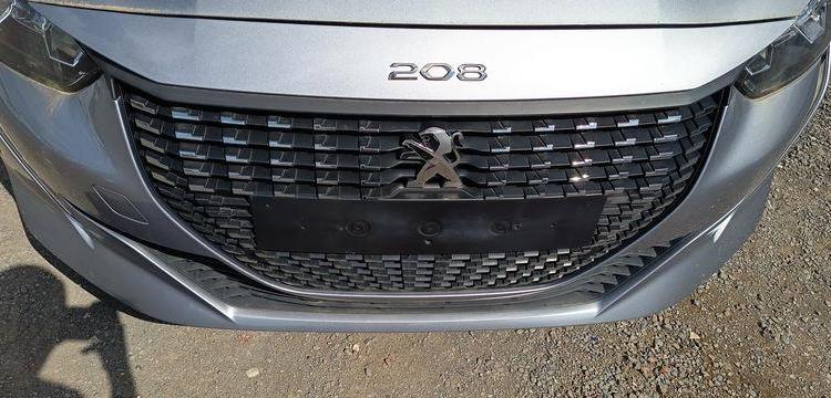 PEUGEOT 208 1.2 PURETECH 100 ALLURE – ESSENCE – 17452 KMS – ANNEE 2022 GRIS PZ2M529