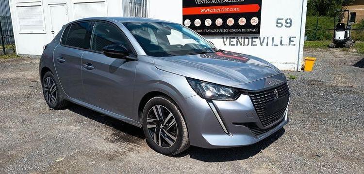 PEUGEOT 208 1.2 PURETECH 100 ALLURE – ESSENCE – 11149 KMS – ANNEE 2023 GRIS PZ2X759