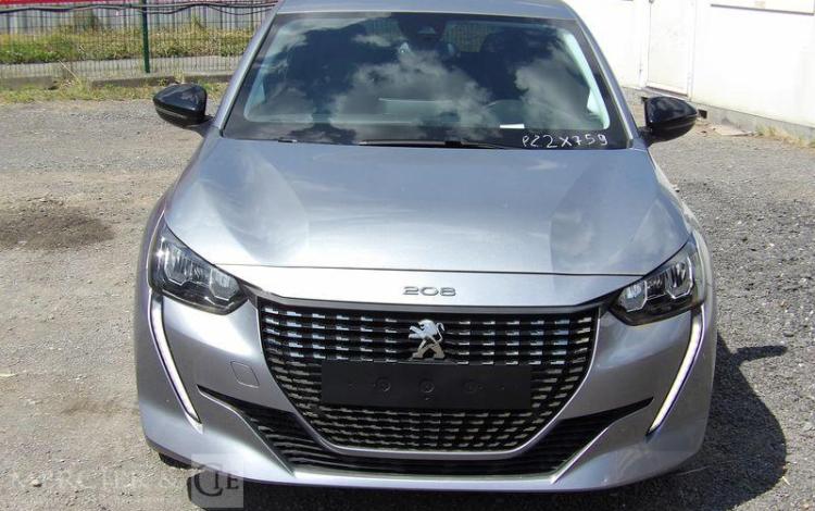 PEUGEOT 208 1.2 PURETECH 100 ALLURE – ESSENCE – 11149 KMS – ANNEE 2023 GRIS PZ2X759