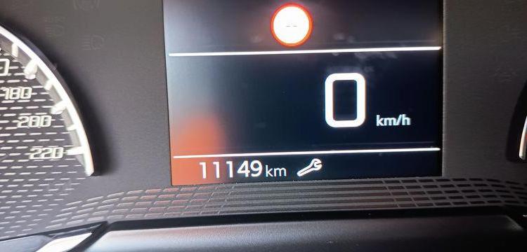 PEUGEOT 208 1.2 PURETECH 100 ALLURE – ESSENCE – 11149 KMS – ANNEE 2023 GRIS PZ2X759