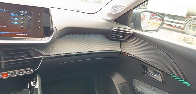 PEUGEOT 208 1.2 PURETECH 100 ALLURE – ESSENCE – 11149 KMS – ANNEE 2023 GRIS PZ2X759