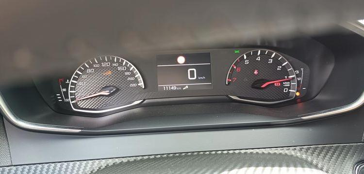 PEUGEOT 208 1.2 PURETECH 100 ALLURE – ESSENCE – 11149 KMS – ANNEE 2023 GRIS PZ2X759