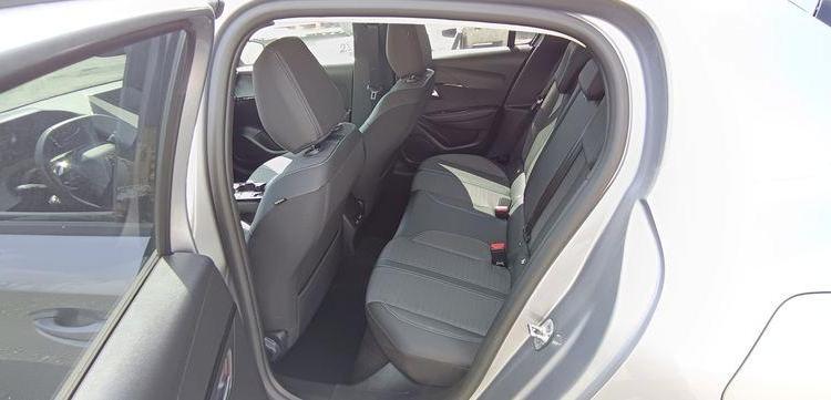 PEUGEOT 208 1.2 PURETECH 100 ALLURE – ESSENCE – 11149 KMS – ANNEE 2023 GRIS PZ2X759