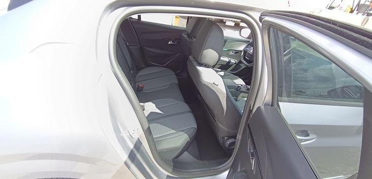 PEUGEOT 208 1.2 PURETECH 100 ALLURE – ESSENCE – 11149 KMS – ANNEE 2023 GRIS PZ2X759