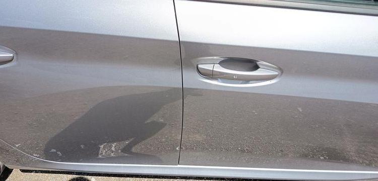 PEUGEOT 208 1.2 PURETECH 100 ALLURE – ESSENCE – 11149 KMS – ANNEE 2023 GRIS PZ2X759