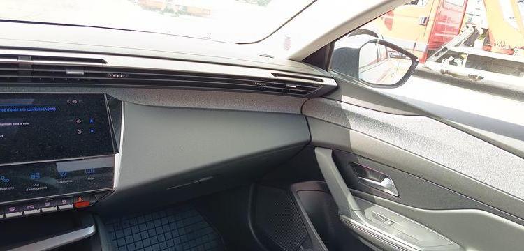 PEUGEOT 308 1.2 PURETECH 130 ALLURE PACK – ESSENCE – 10419 KMS – ANNEE 2023 GRIS PZ3G322