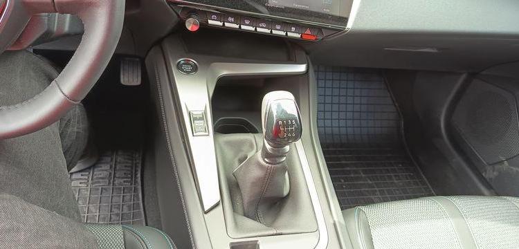 PEUGEOT 308 1.2 PURETECH 130 ALLURE PACK – ESSENCE – 10419 KMS – ANNEE 2023 GRIS PZ3G322