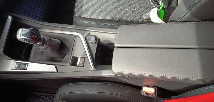PEUGEOT 308 1.2 PURETECH 130 ALLURE PACK – ESSENCE – 10419 KMS – ANNEE 2023 GRIS PZ3G322