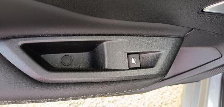 PEUGEOT 308 1.2 PURETECH 130 ALLURE PACK – ESSENCE – 10419 KMS – ANNEE 2023 GRIS PZ3G322