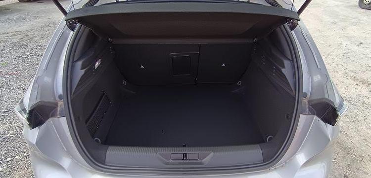 PEUGEOT 308 1.2 PURETECH 130 ALLURE PACK – ESSENCE – 10419 KMS – ANNEE 2023 GRIS PZ3G322