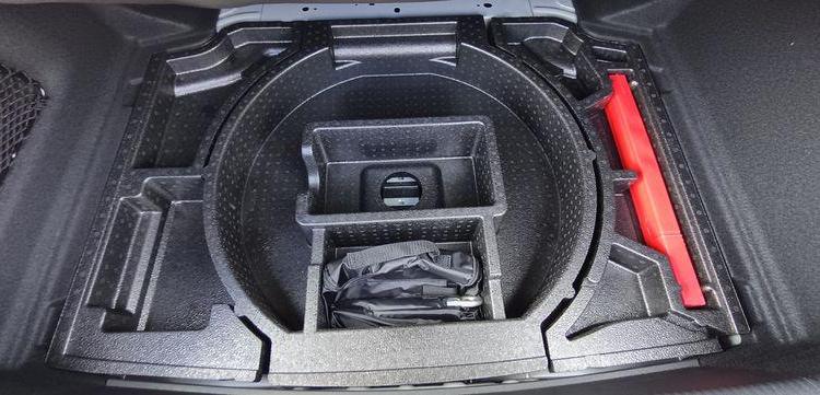 PEUGEOT 308 1.2 PURETECH 130 ALLURE PACK – ESSENCE – 10419 KMS – ANNEE 2023 GRIS PZ3G322