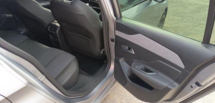 PEUGEOT 308 1.2 PURETECH 130 ALLURE PACK – ESSENCE – 10419 KMS – ANNEE 2023 GRIS PZ3G322