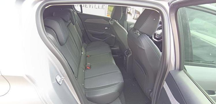 PEUGEOT 308 1.2 PURETECH 130 ALLURE PACK – ESSENCE – 10419 KMS – ANNEE 2023 GRIS PZ3G322