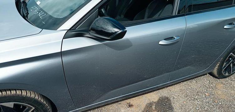 PEUGEOT 308 1.2 PURETECH 130 ALLURE PACK – ESSENCE – 10419 KMS – ANNEE 2023 GRIS PZ3G322