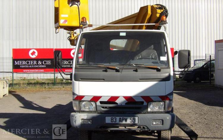 NISSAN CABSTAR E3,5T 3,0 TD 125 CV AVEC NACELLE MULTITEL ALU AF 20 M – DIESEL 4174 H BLANC 83APW59