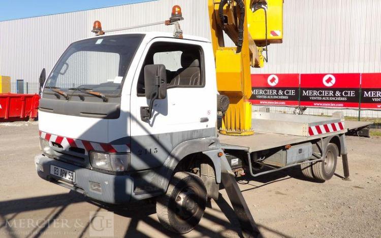 NISSAN CABSTAR E3,5T 3,0 TD 125 CV AVEC NACELLE MULTITEL ALU AF 20 M – DIESEL 4174 H BLANC 83APW59