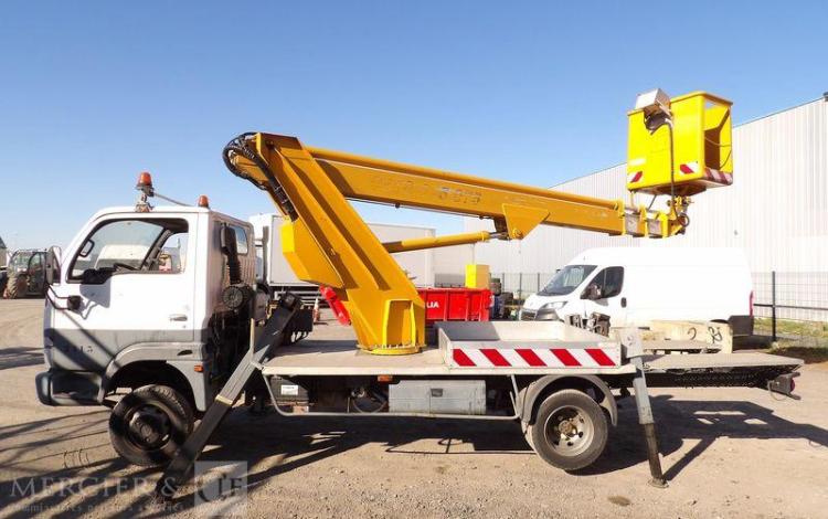 NISSAN CABSTAR E3,5T 3,0 TD 125 CV AVEC NACELLE MULTITEL ALU AF 20 M – DIESEL 4174 H BLANC 83APW59