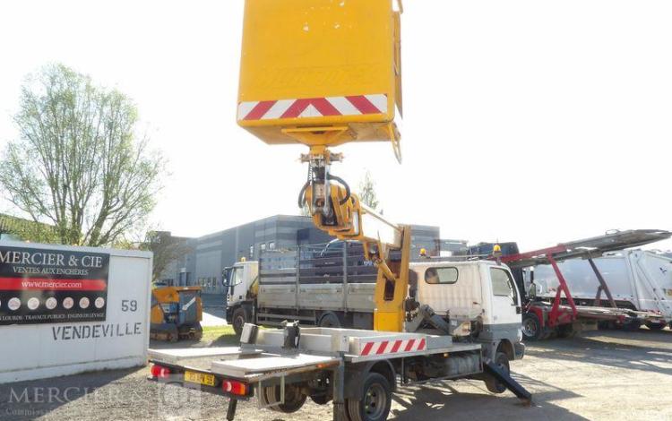 NISSAN CABSTAR E3,5T 3,0 TD 125 CV AVEC NACELLE MULTITEL ALU AF 20 M – DIESEL 4174 H BLANC 83APW59
