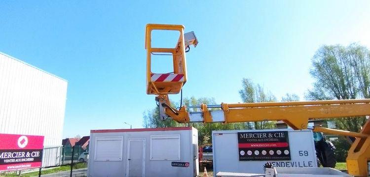 NISSAN CABSTAR E3,5T 3,0 TD 125 CV AVEC NACELLE MULTITEL ALU AF 20 M – DIESEL 4174 H BLANC 83APW59