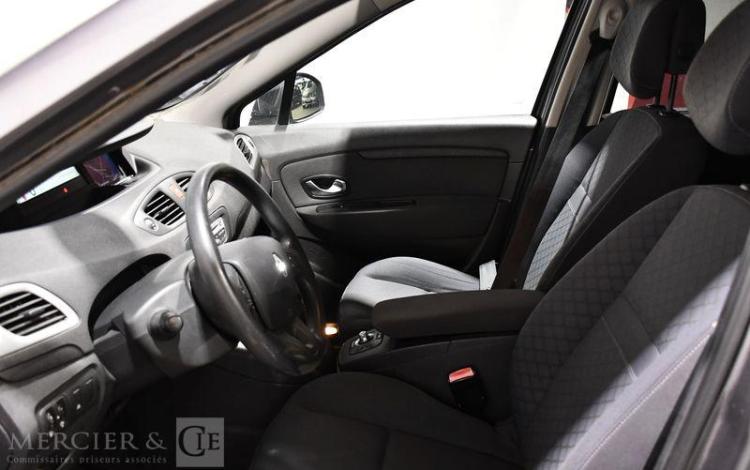 RENAULT GD SCENIC  III 1,9 DCI 130 CARMINAT TOMTOM GRIS AH-760-HR
