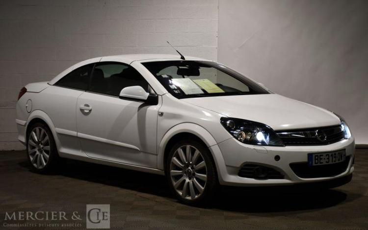 OPEL ASTRA TWINTOP 1.9 CDTI 150 COSMO BLANC BE-319-QW