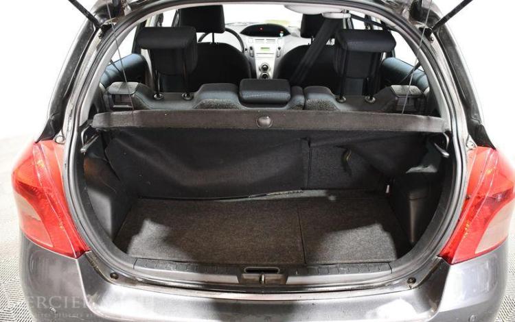 TOYOTA YARIS 1.4 D4D 90 LUNA PACK GRIS BS-601-NH
