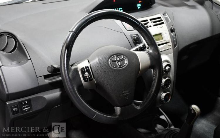 TOYOTA YARIS 1.4 D4D 90 LUNA PACK GRIS BS-601-NH