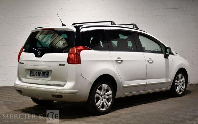 PEUGEOT 5008 1.6 HDI 110 ALLURE BLANC CL-118-QC