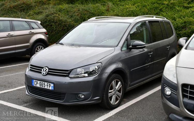 VOLKSWAGEN TOURAN 1,6 TDI105 MATCH DSG BVA GRIS CP-665-FP