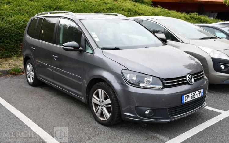 VOLKSWAGEN TOURAN 1,6 TDI105 MATCH DSG BVA GRIS CP-665-FP