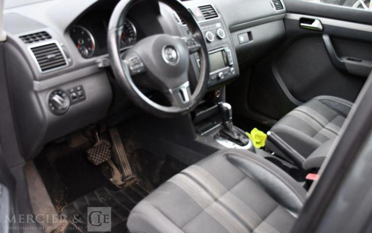 VOLKSWAGEN TOURAN 1,6 TDI105 MATCH DSG BVA GRIS CP-665-FP