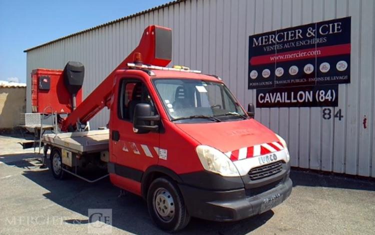 IVECO 35S12 NACELLE SUR VL 17M 3145H GSR E179T ROUGE DB-689-LQ
