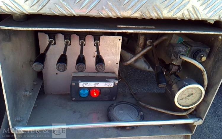 IVECO 35S12 NACELLE SUR VL 17M 3145H GSR E179T ROUGE DB-689-LQ
