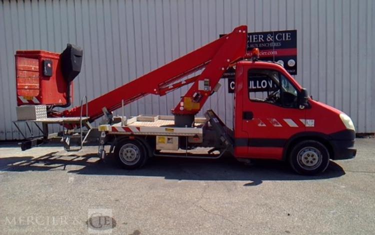 IVECO 35S12 NACELLE SUR VL 17M 3145H GSR E179T ROUGE DB-689-LQ