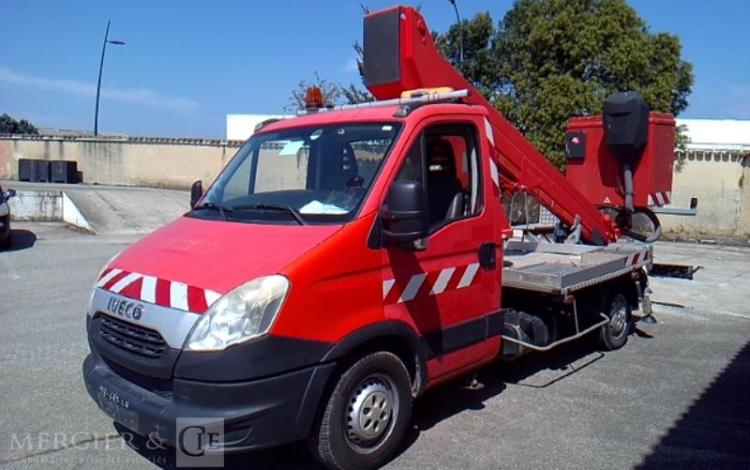 IVECO 35S12 NACELLE SUR VL 17M 3145H GSR E179T ROUGE DB-689-LQ