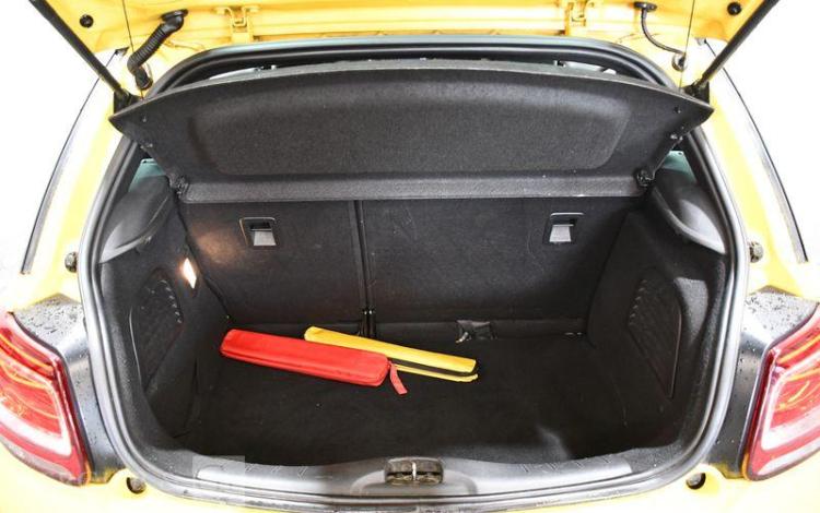 CITROEN DS3 1,2 PURETECH 80 SO CHIC JAUNE DM-020-CM