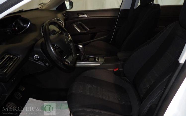 PEUGEOT 308 GENERATION-II 1.2 PURETECH 110CH ALLURE S&S BLANC DZ-026-DR