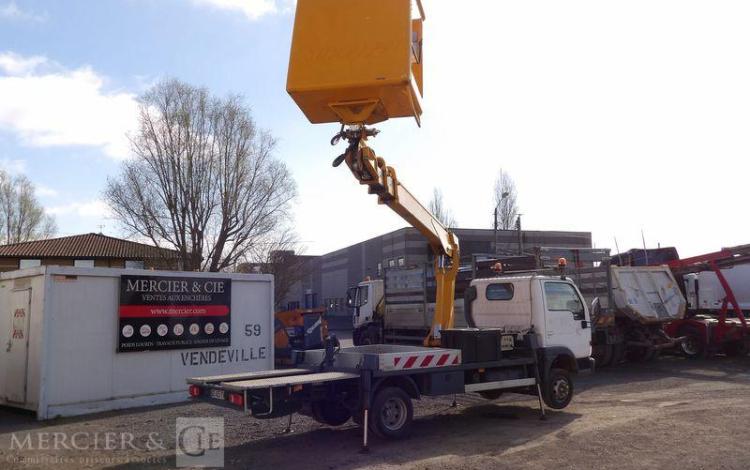 NISSAN CABSTAR 3,0 TD 125 CV AVEC NACELLE MULTITEL 160 ALU DS – DIESEL – 4774 HEURES BLANC DZ-453-YV