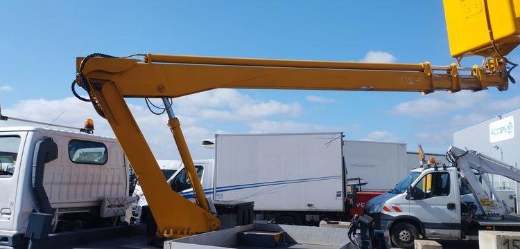 NISSAN CABSTAR 3,0 TD 125 CV AVEC NACELLE MULTITEL 160 ALU DS – DIESEL – 4774 HEURES BLANC DZ-453-YV