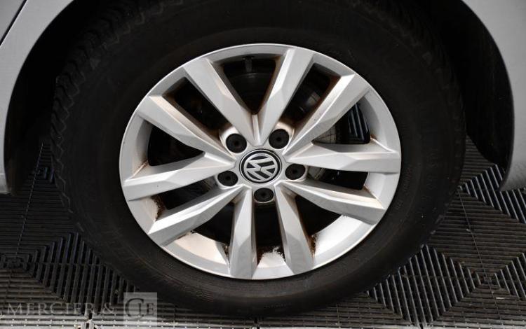 VOLKSWAGEN TOURAN 1.6 TDI 110 BLUEMOTION CONFORT LINE GRIS EE-848-WS