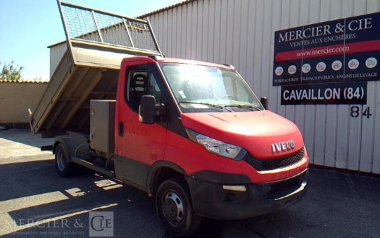 IVECO 35-130 BENNE SIMPLE CABINE COFFRE ROUGE EG-194-HA