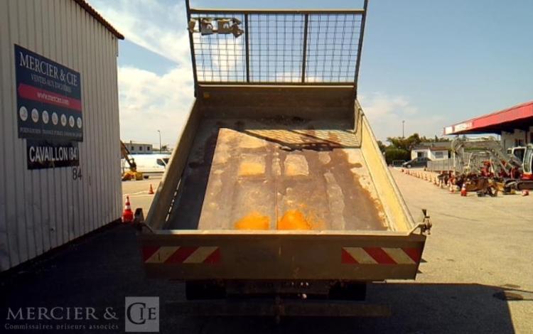 IVECO 35-130 BENNE SIMPLE CABINE COFFRE ROUGE EG-194-HA
