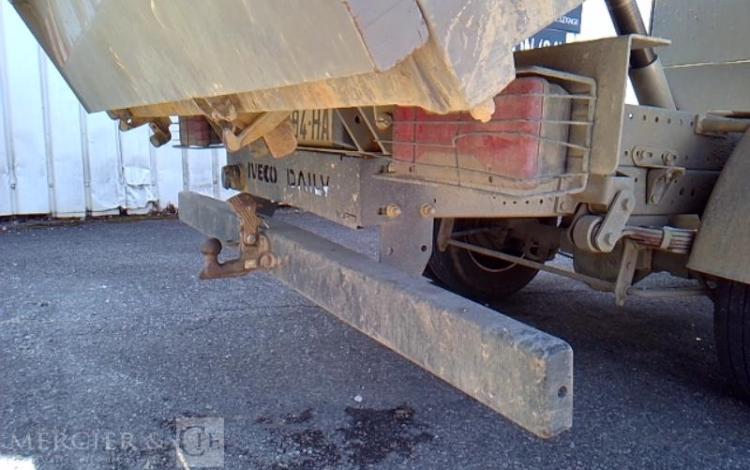 IVECO 35-130 BENNE SIMPLE CABINE COFFRE ROUGE EG-194-HA