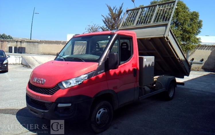 IVECO 35-130 BENNE SIMPLE CABINE COFFRE ROUGE EG-194-HA