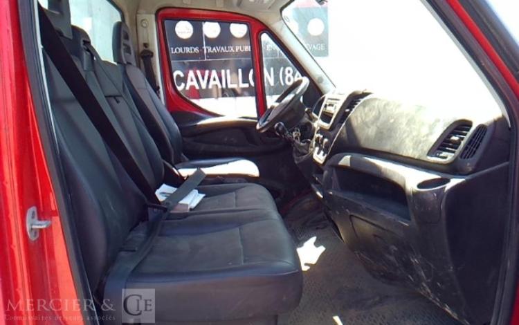 IVECO 35-130 BENNE SIMPLE CABINE COFFRE ROUGE EG-194-HA