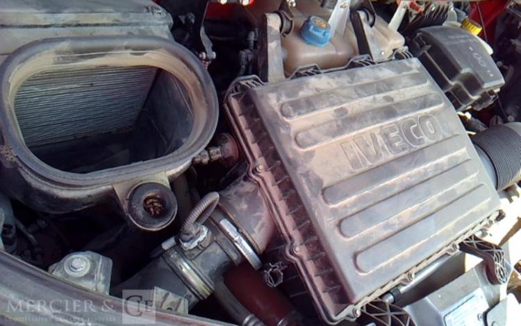 IVECO 35-130 BENNE SIMPLE CABINE COFFRE ROUGE EG-194-HA