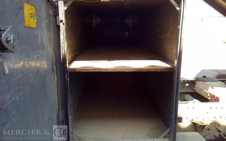 IVECO 35-130 BENNE SIMPLE CABINE COFFRE ROUGE EG-194-HA