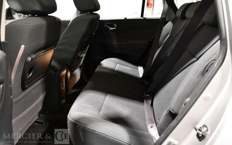 RENAULT KOLEOS 2,0 DCI150 DYNAMIQUE 4X2 GRIS EG-430-VF