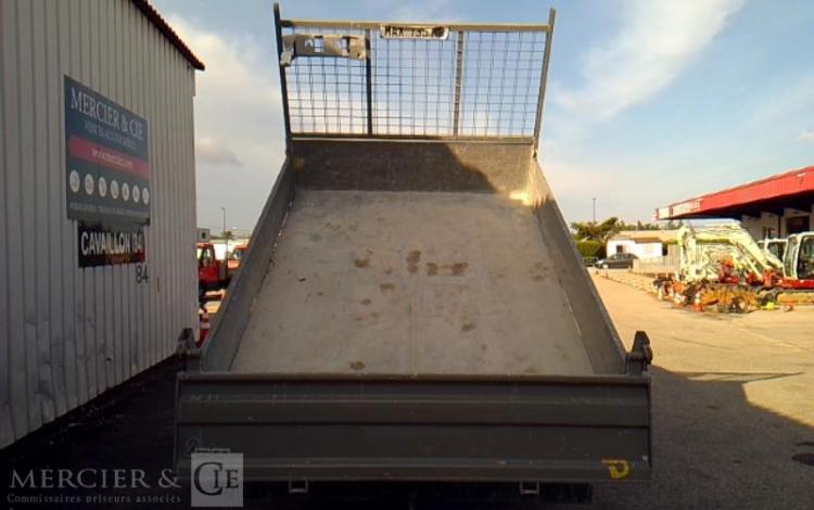 IVECO 35-130 BENNE DOUBLE CABINE ROUGE EG-814-TB