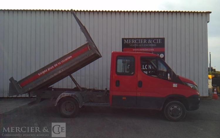 IVECO 35-130 BENNE DOUBLE CABINE ROUGE EG-814-TB